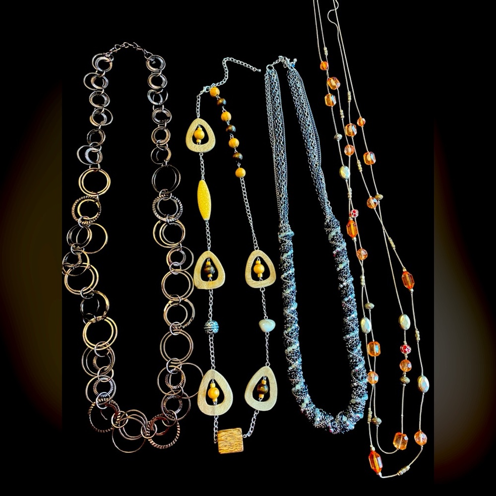Necklace bundle of 4 women’s necklaces